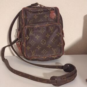 Authentic Louis Vuitton Monogram Amazone Crossbody Bag Old Model 3231L **DAMAGED
